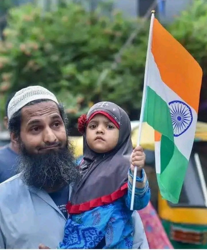 मुसलमान के पक्ष में क्यो लिखते हो।क्या तुम्हारा पिता मुल्ला था??