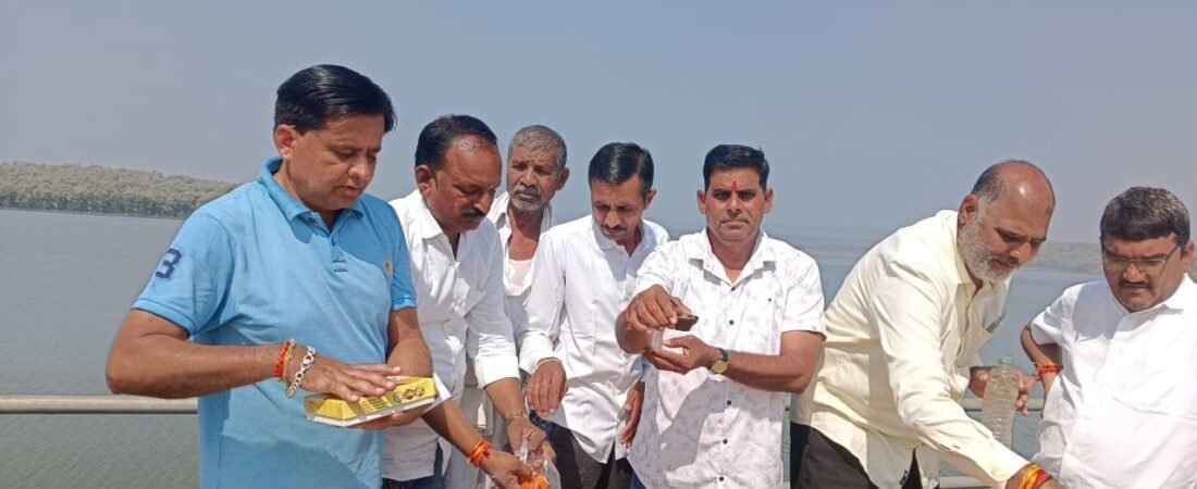 सुखलिया ठीकरिया डेम से सिंचाई के लिए नहरों में छोड़ा गया पानी