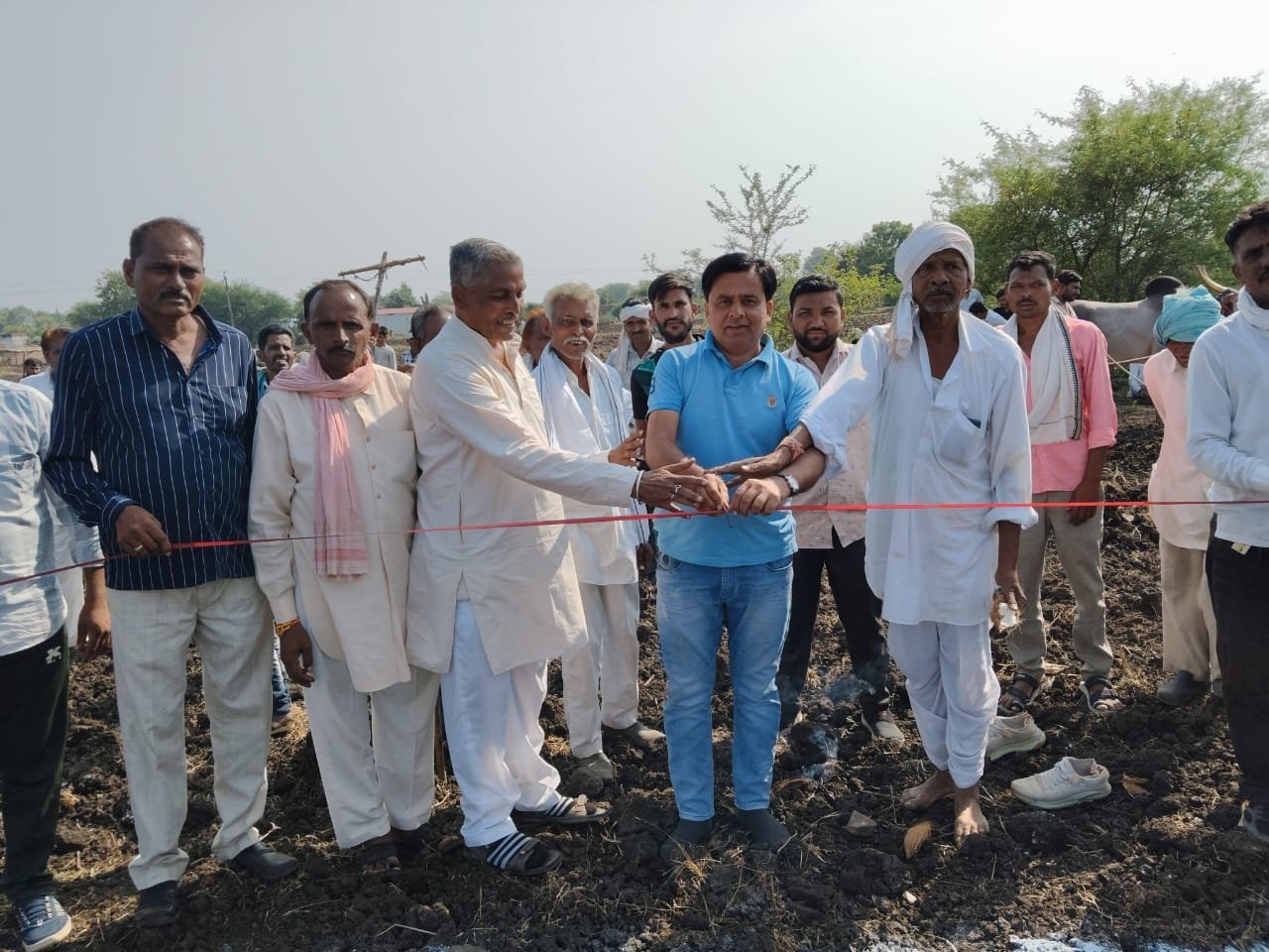 बैलगाड़ी दौड़ प्रतियोगिता में रुंधलाई के विजय पटेल ने जीता प्रथम पुरस्कार
