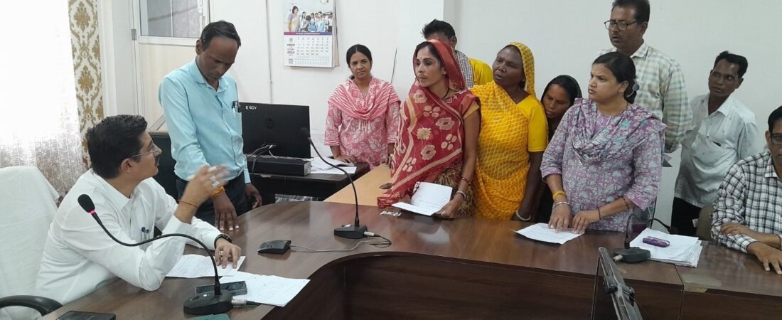 कालेज की पढाई के लिए लोन चाहिए.. जन सुनवाई में पहुंचे आवेदक