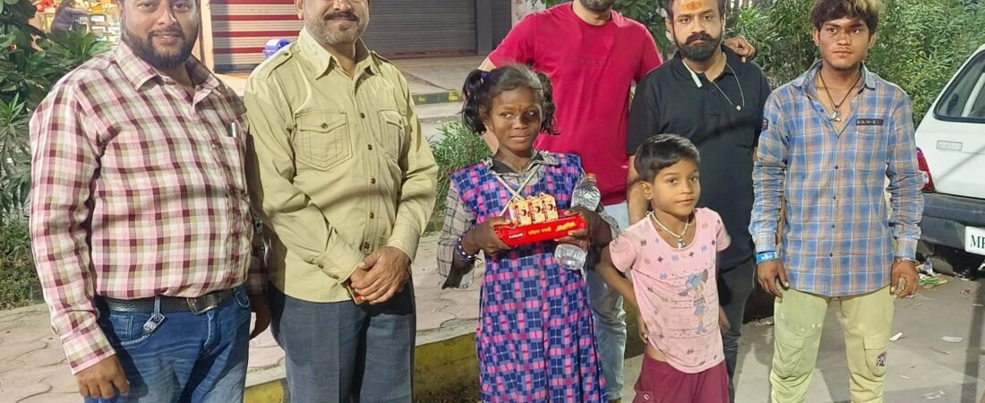 टीम कर्म योग ने बाटी दीपावली के अवसर पर जरूरतमंदों को खुशियां
